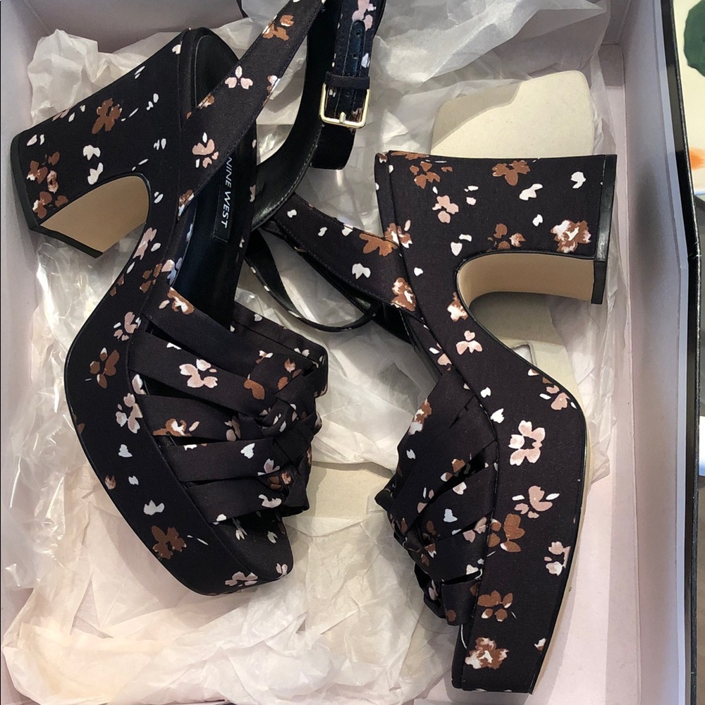 Nine West Black Floral Platform Sandals 8.5
